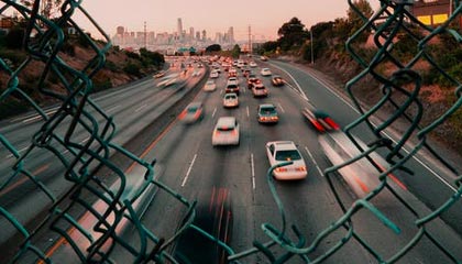 爱游戏 电竞-“足球智者”：某某教练解读战术变革心得，足球技战术训练全书